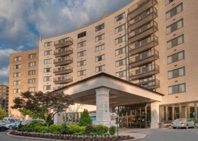 Clarion Collection Arlington Court Suites