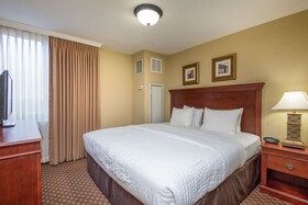 Clarion Collection Arlington Court Suites