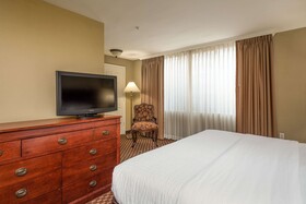 Clarion Collection Arlington Court Suites