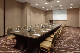 Embassy Suites by Hilton Crystal City National Airport
