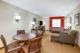 Wingate by Wyndham Chantilly / Dulles Airport