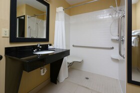 Fairfield Inn & Suites Charlottesville North