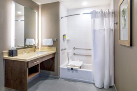 Staybridge Suites Charlottesville Airport