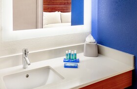 Holiday Inn Express Chesapeake