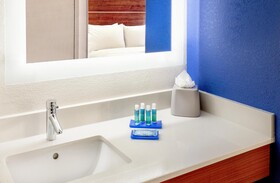 Holiday Inn Express Chesapeake