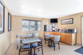 Super 8 by Wyndham Richlands/Claypool Hill Area