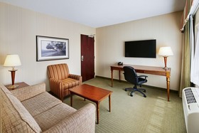 DoubleTree by Hilton Front Royal Blue Ridge Shadows
