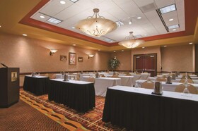 Embassy Suites Hampton Roads Spa & Convention