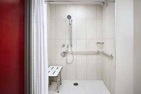 Embassy Suites Hampton Roads Spa & Convention