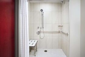 Embassy Suites Hampton Roads Spa & Convention