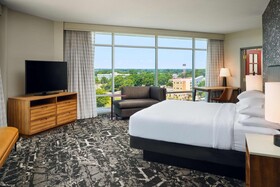 Embassy Suites Hampton Roads Spa & Convention