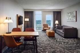 Embassy Suites Hampton Roads Spa & Convention