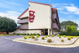 Red Roof Inn Hampton Coliseum & Convention Center