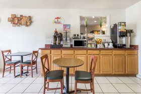 Super 8 by Wyndham Hampton