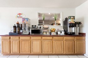 Super 8 by Wyndham Hampton