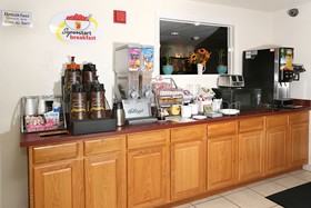 Super 8 by Wyndham Hampton