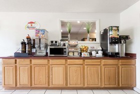 Super 8 by Wyndham Hampton