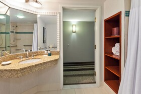 Crowne Plaza Dulles Airport