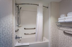 Hampton Inn & Suites Herndon-Reston