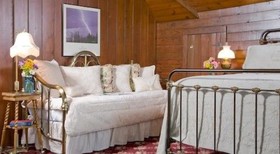 The Carriage House Inn Bed & Breakfast