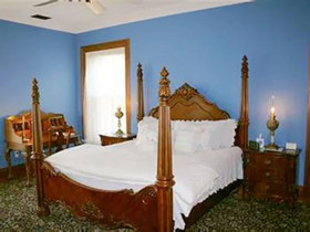 The Carriage House Inn Bed & Breakfast