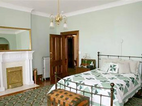 The Carriage House Inn Bed & Breakfast
