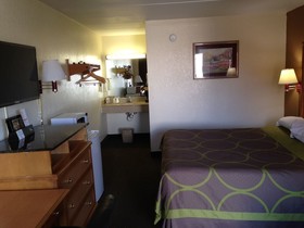 Super 8 by Wyndham Manassas