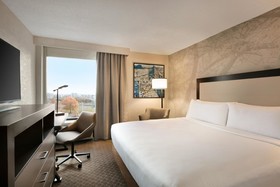DoubleTree by Hilton McLean Tysons