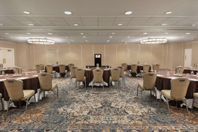 DoubleTree by Hilton McLean Tysons