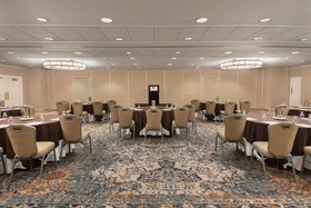 DoubleTree by Hilton McLean Tysons