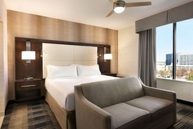 DoubleTree by Hilton McLean Tysons