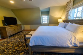 The Red Fox Inn & Tavern