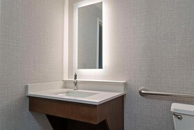 Hampton Inn & Suites Newport News Arpt Oyster Pt