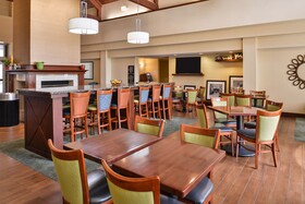 Hampton Inn & Suites Newport News Arpt Oyster Pt