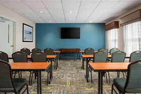 Hampton Inn & Suites Newport News Arpt Oyster Pt