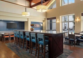 Hampton Inn & Suites Newport News Arpt Oyster Pt