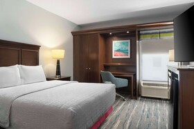 Hampton Inn & Suites Newport News Arpt Oyster Pt