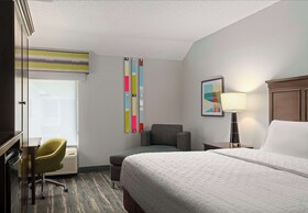 Hampton Inn & Suites Newport News Arpt Oyster Pt