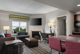 Hampton Inn & Suites Newport News Arpt Oyster Pt
