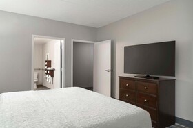 Hampton Inn & Suites Newport News Arpt Oyster Pt