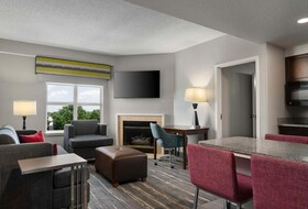Hampton Inn & Suites Newport News Arpt Oyster Pt