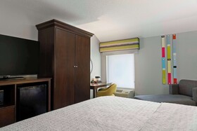 Hampton Inn & Suites Newport News Arpt Oyster Pt