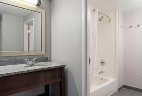 Hampton Inn & Suites Newport News Arpt Oyster Pt
