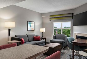 Hampton Inn & Suites Newport News Arpt Oyster Pt