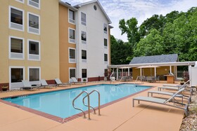Hampton Inn & Suites Newport News Arpt Oyster Pt