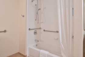 Hampton Inn & Suites Newport News Arpt Oyster Pt