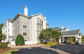 Hampton Inn & Suites Newport News Arpt Oyster Pt