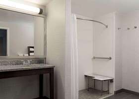 Hampton Inn & Suites Newport News Arpt Oyster Pt