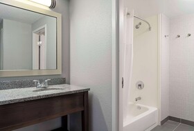 Hampton Inn & Suites Newport News Arpt Oyster Pt