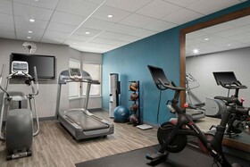 Hampton Inn & Suites Newport News Arpt Oyster Pt